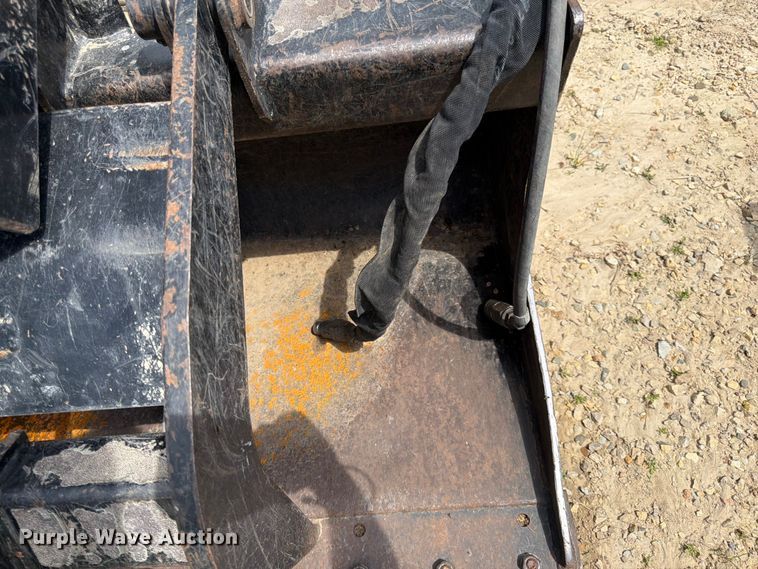 image for item FK0188 2013 Caterpillar skid steer grapple bucket