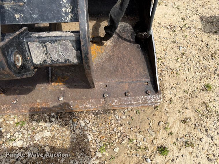image for item FK0188 2013 Caterpillar skid steer grapple bucket