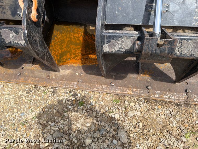 image for item FK0188 2013 Caterpillar skid steer grapple bucket