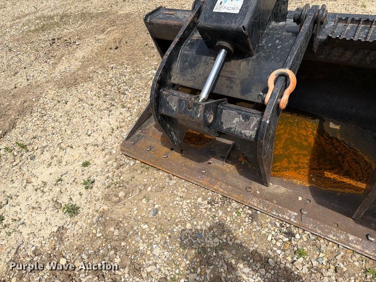 image for item FK0188 2013 Caterpillar skid steer grapple bucket