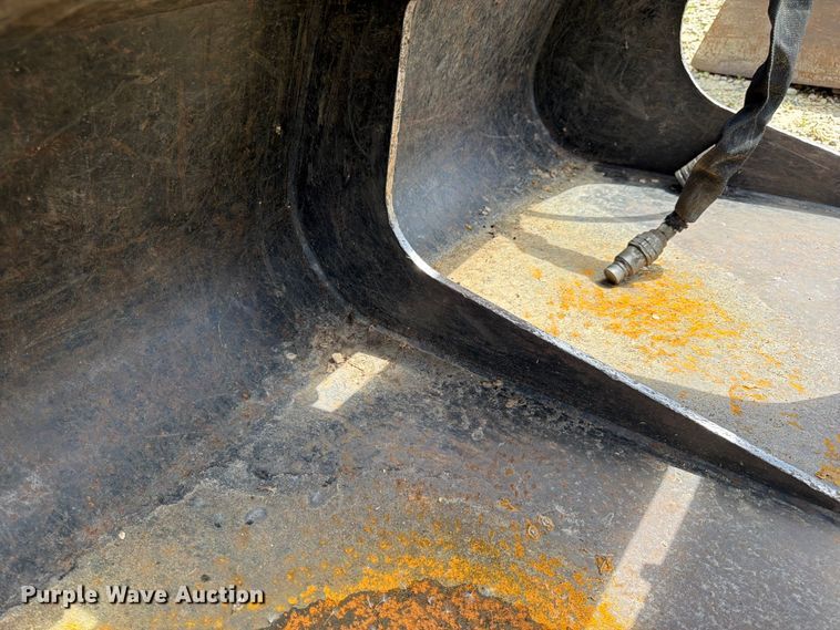 image for item FK0188 2013 Caterpillar skid steer grapple bucket