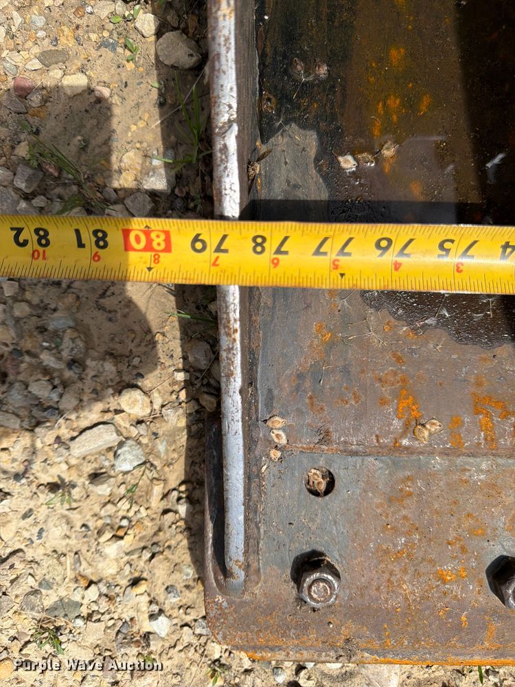 image for item FK0188 2013 Caterpillar skid steer grapple bucket