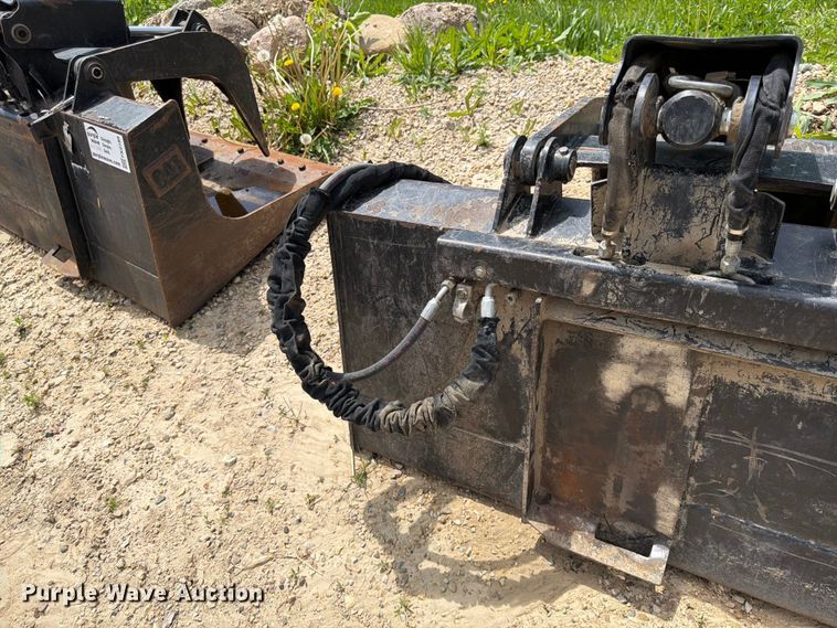 image for item FK0188 2013 Caterpillar skid steer grapple bucket