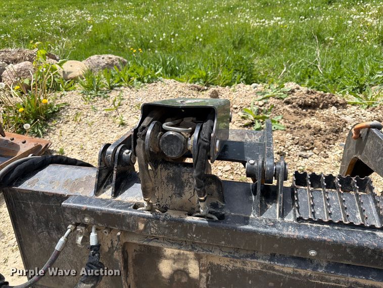 image for item FK0188 2013 Caterpillar skid steer grapple bucket