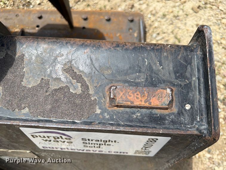 image for item FK0188 2013 Caterpillar skid steer grapple bucket