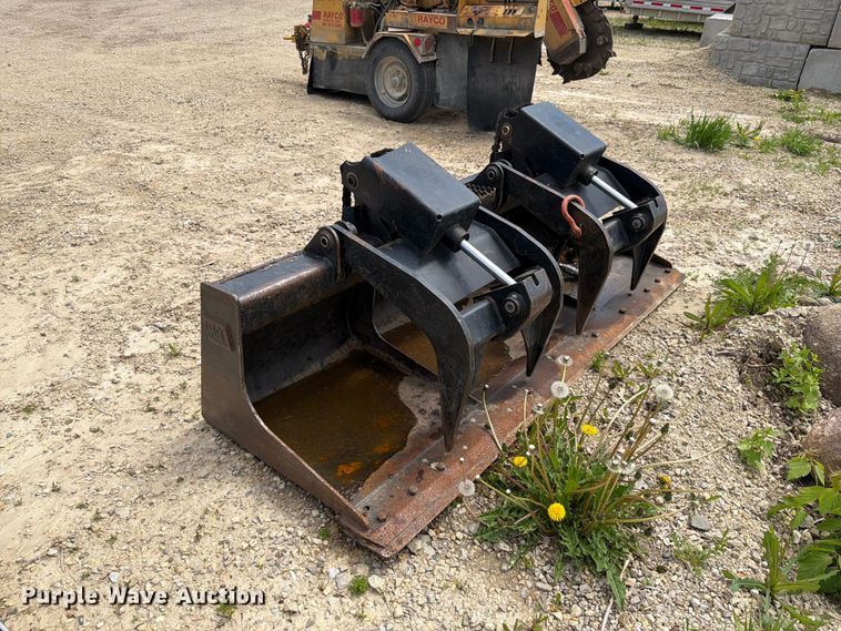 image for item FK0189 Caterpillar skid steer grapple bucket