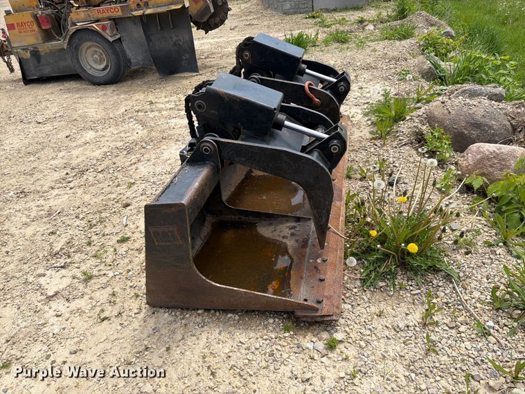 image for item FK0189 Caterpillar skid steer grapple bucket