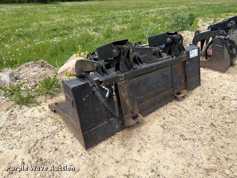 image for item FK0189 Caterpillar skid steer grapple bucket