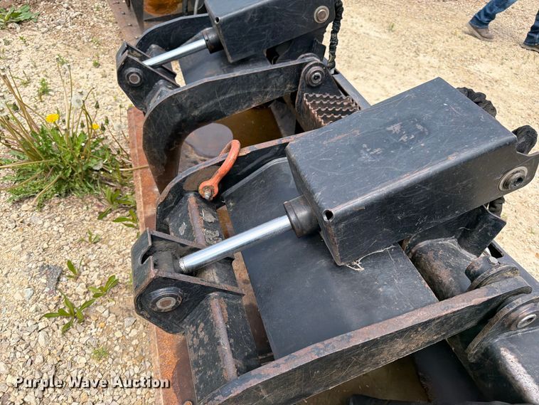 image for item FK0189 Caterpillar skid steer grapple bucket