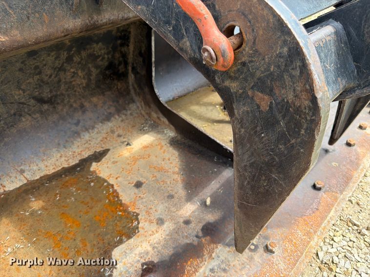 image for item FK0189 Caterpillar skid steer grapple bucket