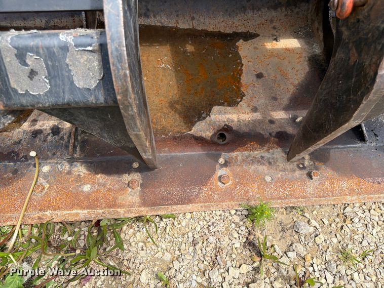 image for item FK0189 Caterpillar skid steer grapple bucket