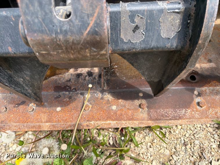 image for item FK0189 Caterpillar skid steer grapple bucket