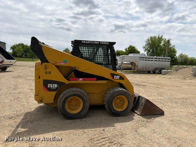 image for item FK0191 2013 Caterpillar 252B3 skid steer loader
