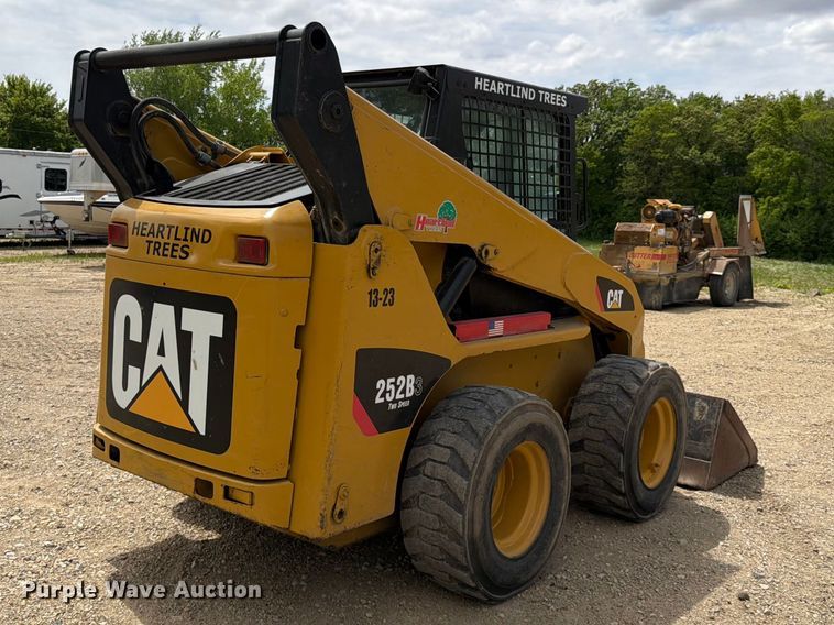 image for item FK0191 2013 Caterpillar 252B3 skid steer loader
