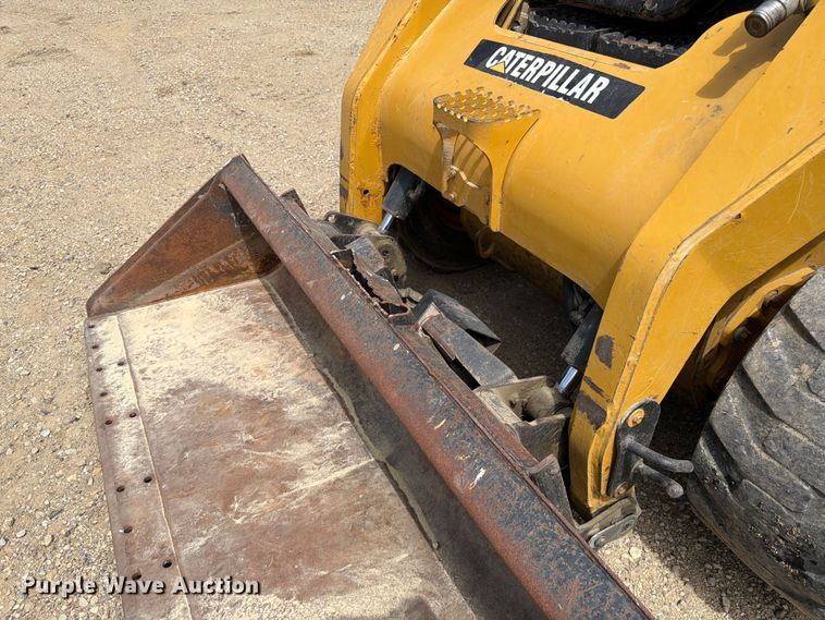 image for item FK0191 2013 Caterpillar 252B3 skid steer loader
