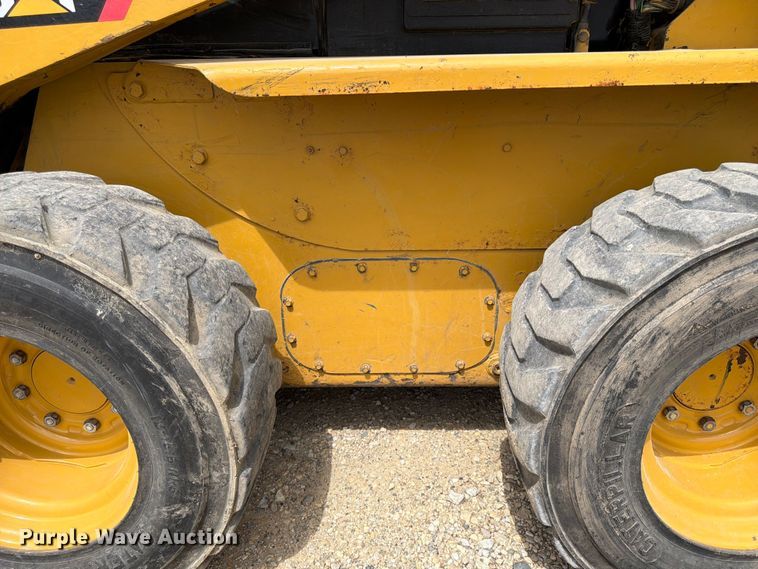 image for item FK0191 2013 Caterpillar 252B3 skid steer loader