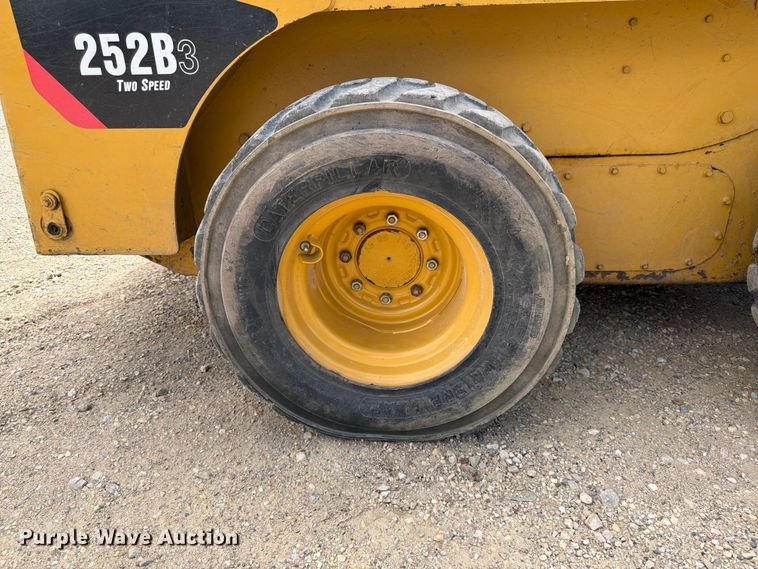 image for item FK0191 2013 Caterpillar 252B3 skid steer loader
