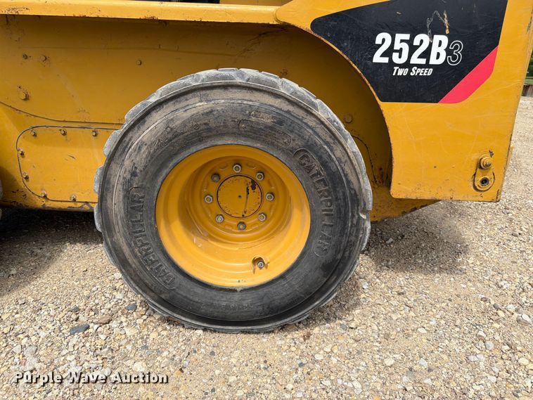 image for item FK0191 2013 Caterpillar 252B3 skid steer loader