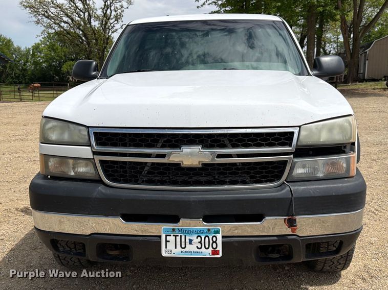 image for item FK0192 2007 Chevrolet Silverado 2500HD LT dump bed pickup truck