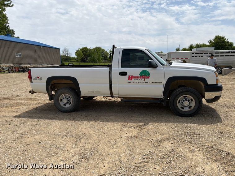 image for item FK0192 2007 Chevrolet Silverado 2500HD LT dump bed pickup truck