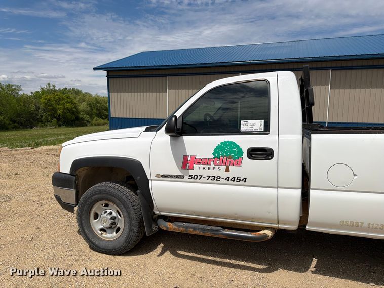 image for item FK0192 2007 Chevrolet Silverado 2500HD LT dump bed pickup truck