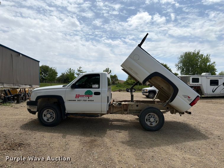 image for item FK0192 2007 Chevrolet Silverado 2500HD LT dump bed pickup truck