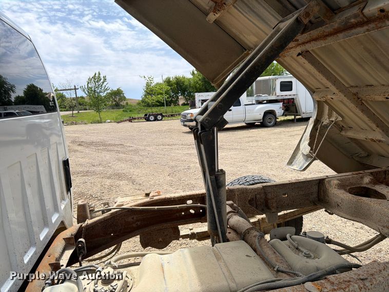 image for item FK0192 2007 Chevrolet Silverado 2500HD LT dump bed pickup truck