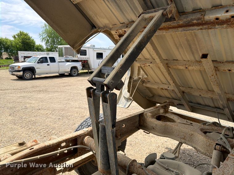 image for item FK0192 2007 Chevrolet Silverado 2500HD LT dump bed pickup truck