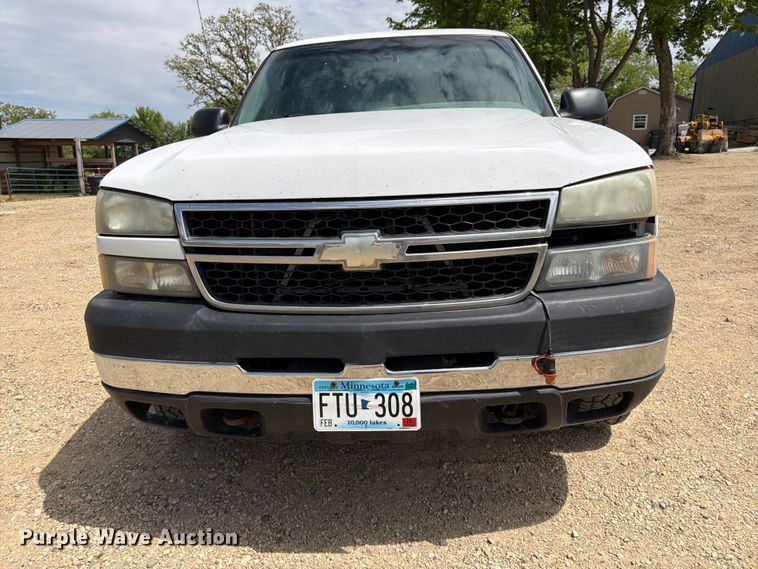 image for item FK0192 2007 Chevrolet Silverado 2500HD LT dump bed pickup truck
