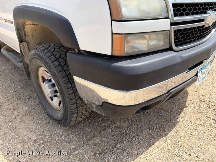 image for item FK0192 2007 Chevrolet Silverado 2500HD LT dump bed pickup truck