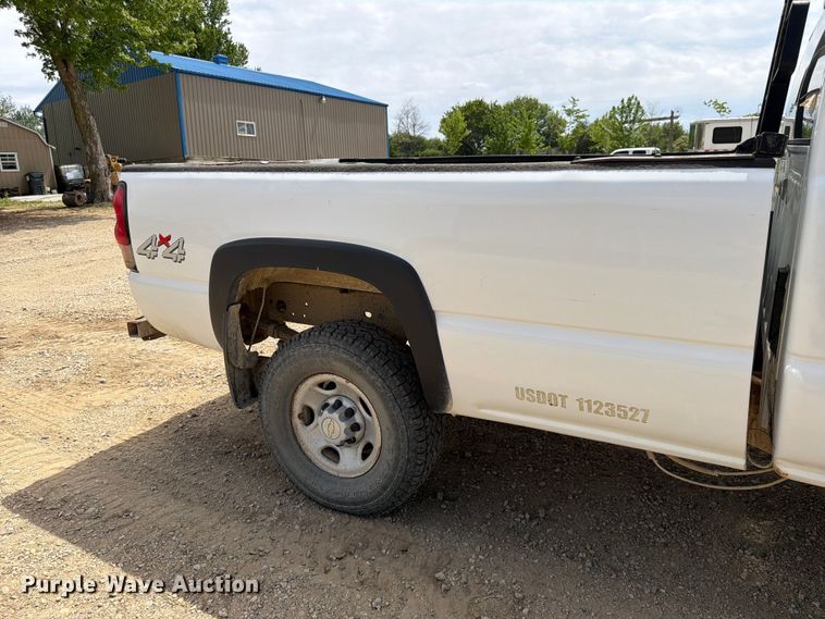 image for item FK0192 2007 Chevrolet Silverado 2500HD LT dump bed pickup truck