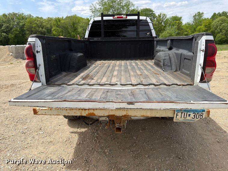 image for item FK0192 2007 Chevrolet Silverado 2500HD LT dump bed pickup truck