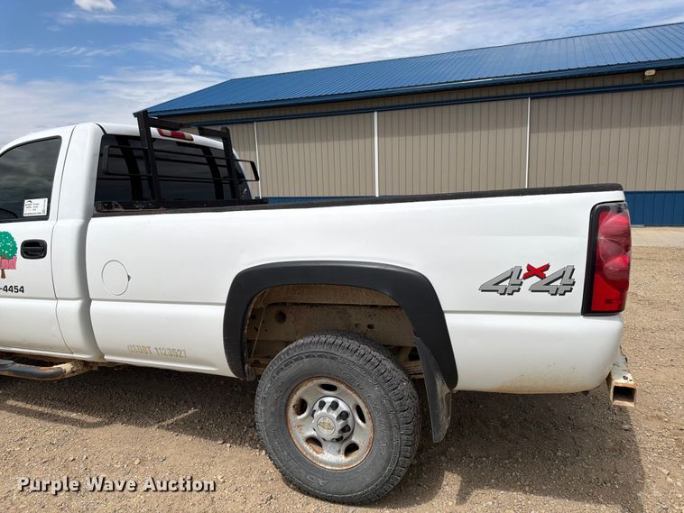 image for item FK0192 2007 Chevrolet Silverado 2500HD LT dump bed pickup truck