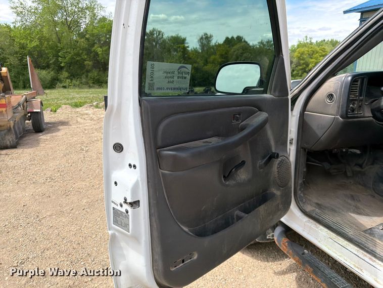 image for item FK0192 2007 Chevrolet Silverado 2500HD LT dump bed pickup truck