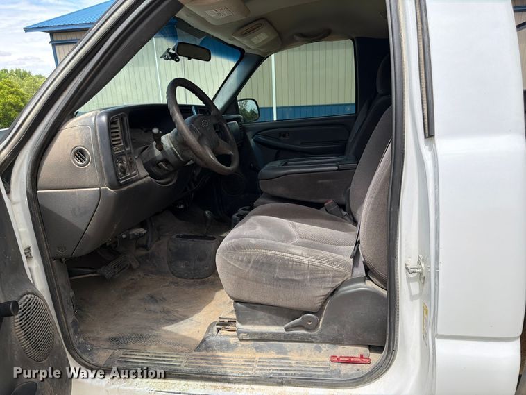 image for item FK0192 2007 Chevrolet Silverado 2500HD LT dump bed pickup truck