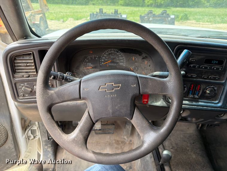 image for item FK0192 2007 Chevrolet Silverado 2500HD LT dump bed pickup truck