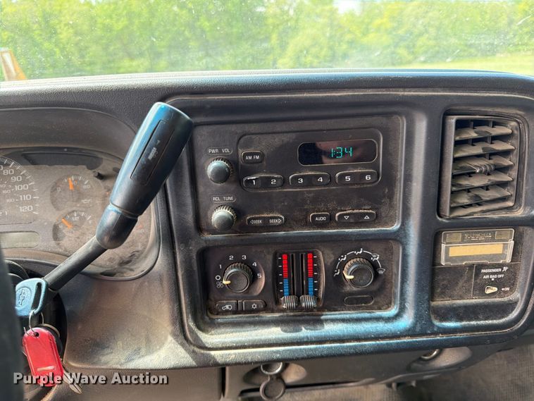 image for item FK0192 2007 Chevrolet Silverado 2500HD LT dump bed pickup truck