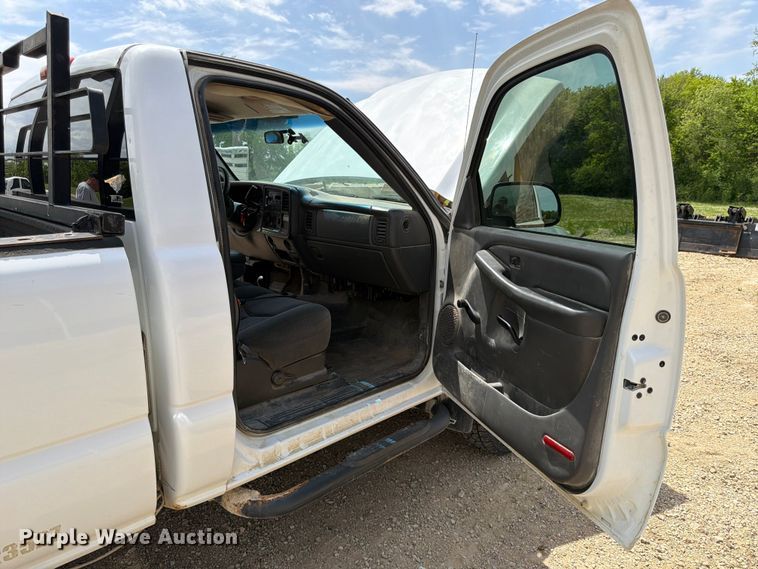 image for item FK0192 2007 Chevrolet Silverado 2500HD LT dump bed pickup truck