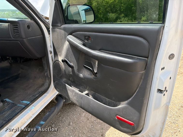 image for item FK0192 2007 Chevrolet Silverado 2500HD LT dump bed pickup truck