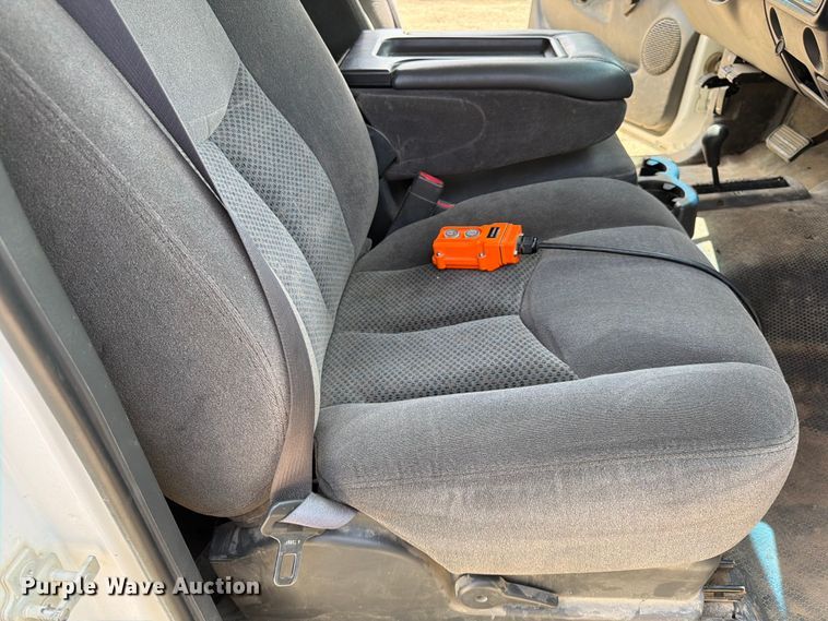 image for item FK0192 2007 Chevrolet Silverado 2500HD LT dump bed pickup truck