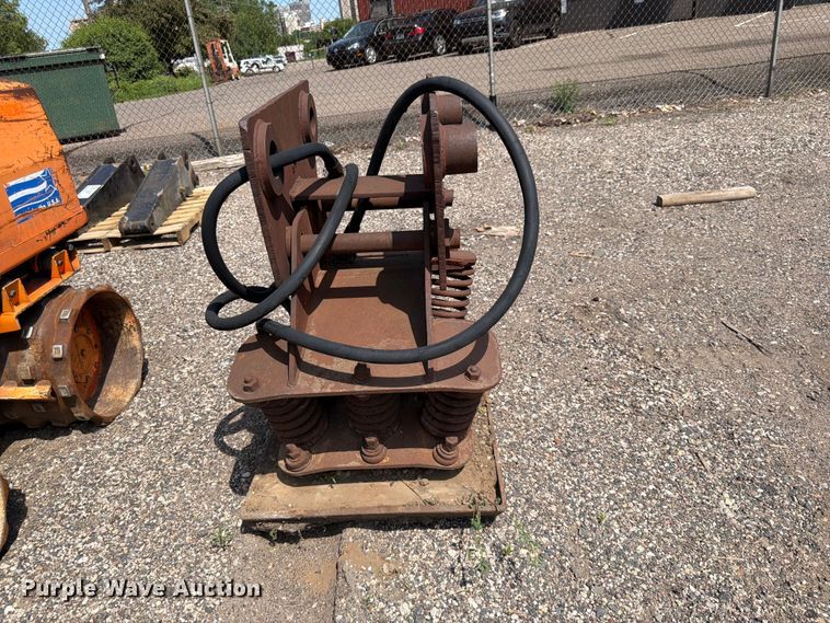 image for item FK0196 Excavator plate compactor