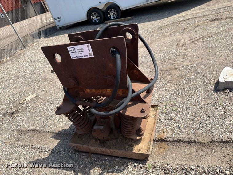 image for item FK0196 Excavator plate compactor