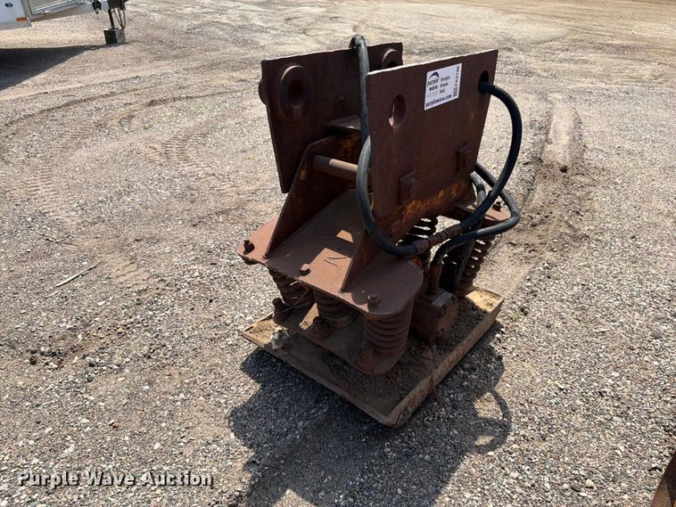 image for item FK0196 Excavator plate compactor