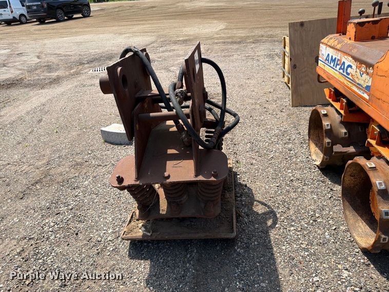image for item FK0196 Excavator plate compactor