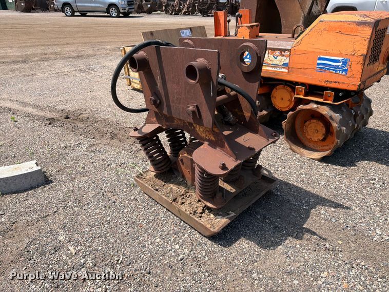 image for item FK0196 Excavator plate compactor