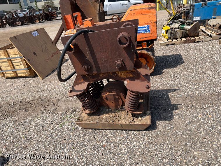 image for item FK0196 Excavator plate compactor