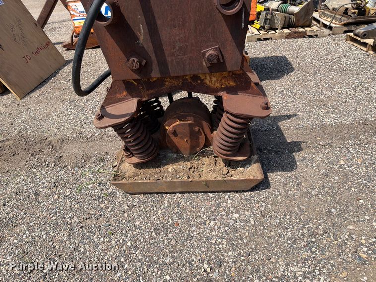 image for item FK0196 Excavator plate compactor