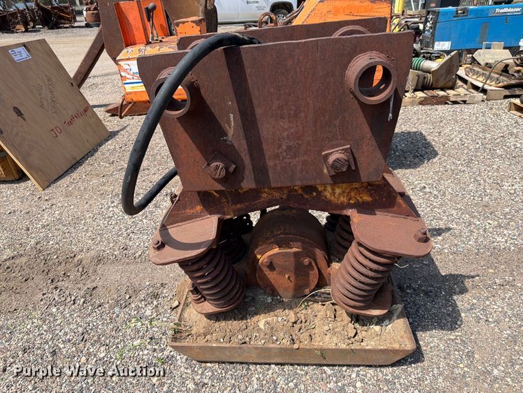 image for item FK0196 Excavator plate compactor