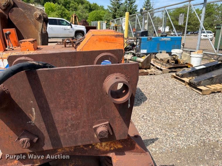 image for item FK0196 Excavator plate compactor