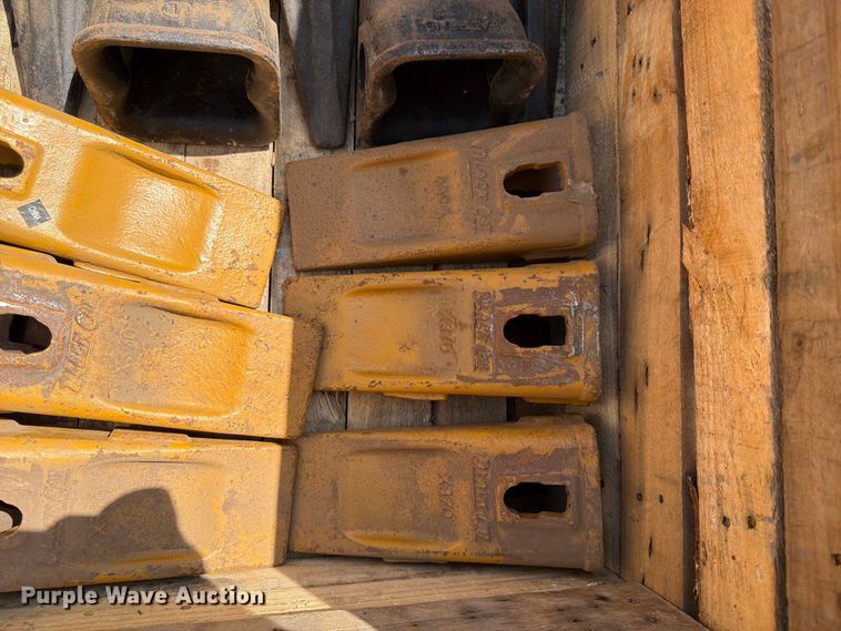 image for item FK0197 John Deere  excavator bucket teeth